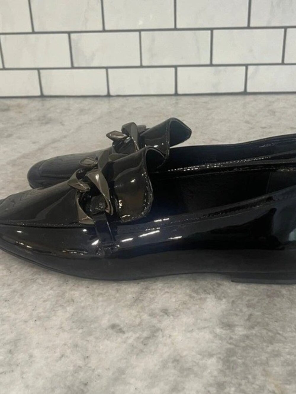Carvela Flats Womens 9 Black Leather Loafers Chain Made in Brazil Slip On Shoes - Picture 4 of 5